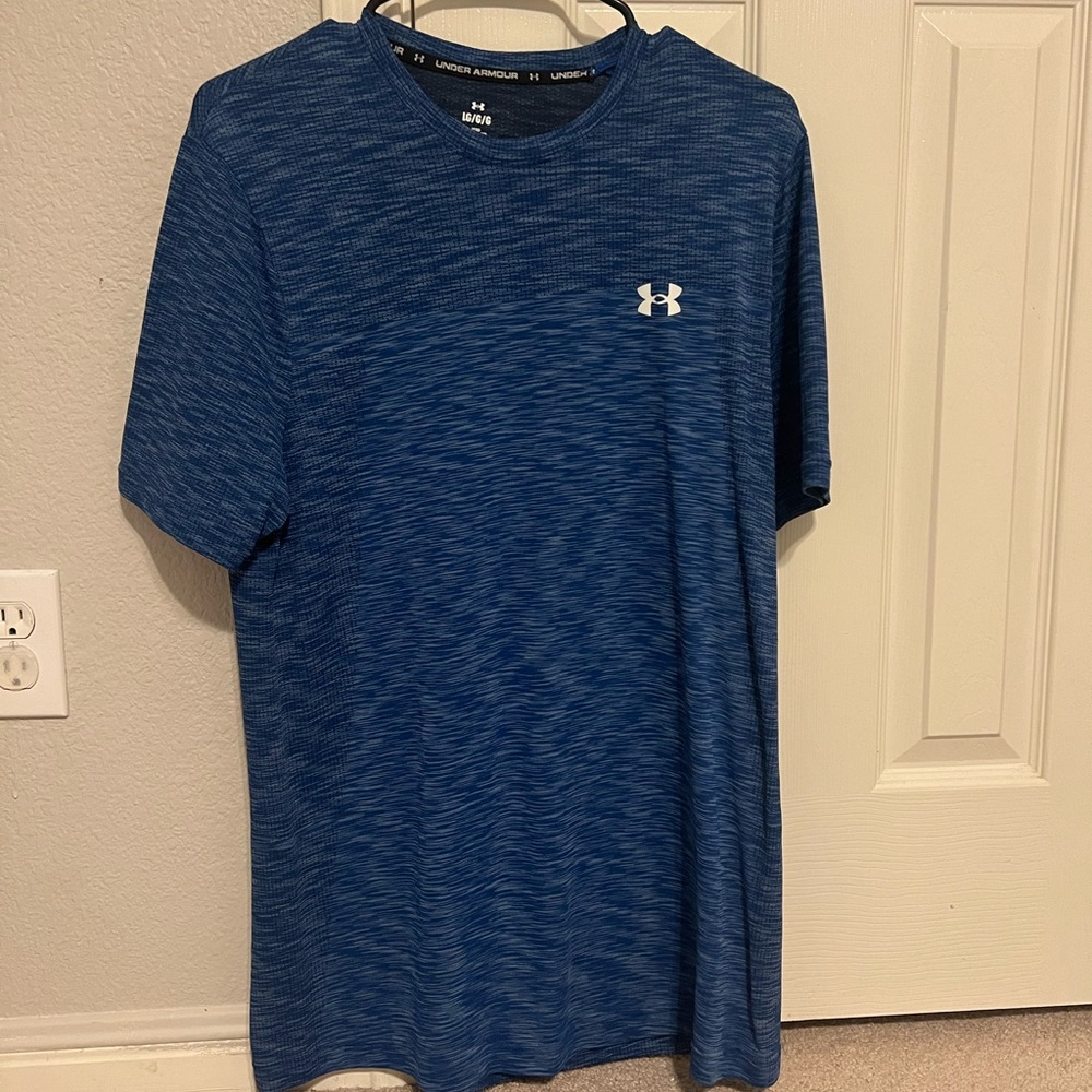Under Armour fitted shirt Large in heather blue
